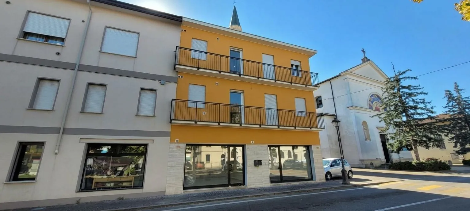 Facciata dell'edificio ristrutturato in Via Roma 18 a Villafranca Padovana
